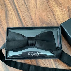 Cardi black bow tie in box. Pre-tied new in box.